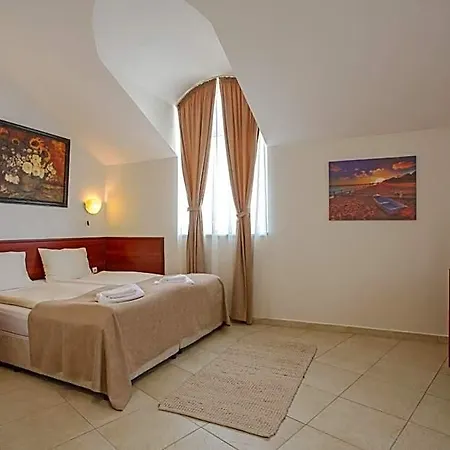 Hotel Central Balchik فندق