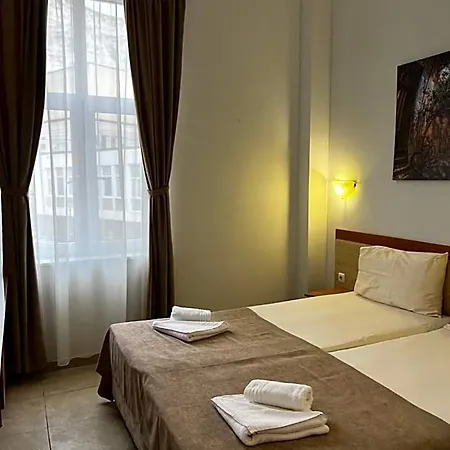 فندق Hotel Central Balchik 2*